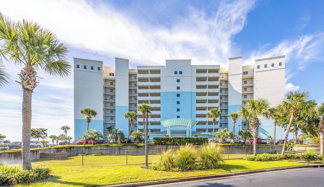 NEW WATERFRONT WITH GORGEOUS VIEW!