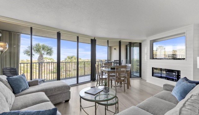 *Newly Remodeled 3/2 Oceanfront ~ 3 King Beds!*