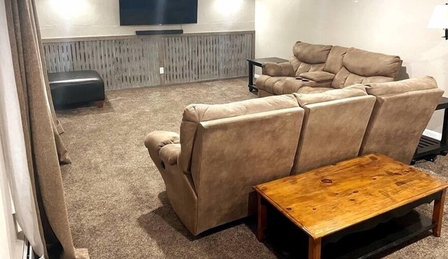 Newly Updated! 10 Minute walk to Lambeau by RedAwning