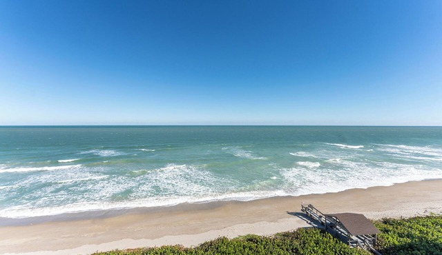 Ocean front 2-bedroom 2 bath condo, spectacular views, fully furnished
