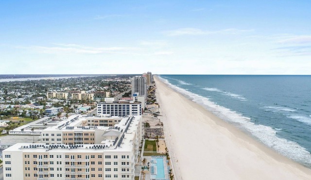 Oceanfront Oasis Daytona Beach 1BR/1BA - Courtyard #324