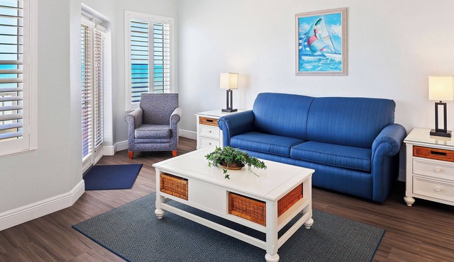 Oceanfront Stay w/Balcony, Pool Access & Minutes to Daytona Attractions