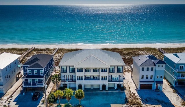 *Oceanfront * Upscale* EV Chrgr * Paddleboards!