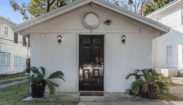 Old Dauphin Way Historic Home - Unit 1