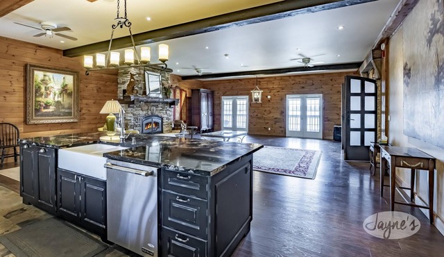 One-of-a-kind resort on Whitestone Lake - 14 bedrooms!