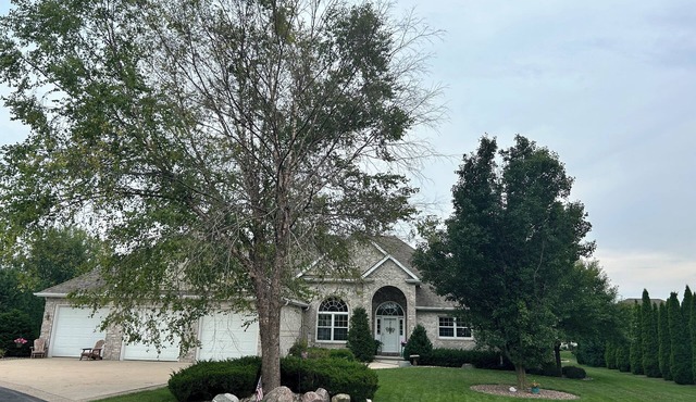 Oshkosh Home for Air Venture - 3 miles from EAA Air Show