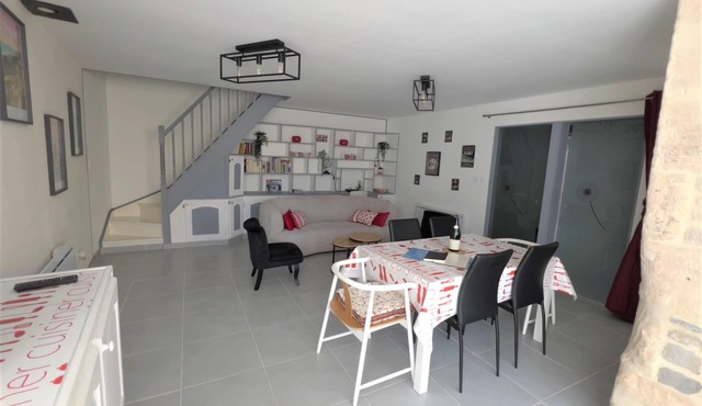 Overlord holiday cottage: cosy house in Formigny