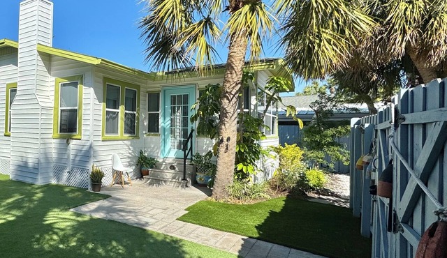 Pass a Grille Paradise Steps from Beach