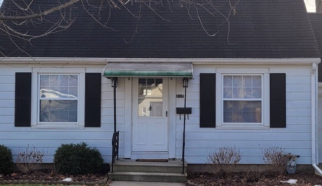Peaceful 2-bed single-family home centrally located on the east side of Morris.