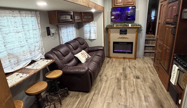 Peaceful RV perfect balance of escape, lakeside views, easy lake access, & fun!
