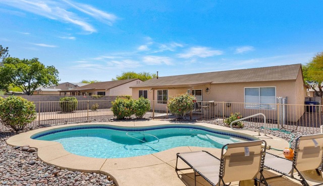 Peaceful Valley - Rita Ranch/Tucson- 3BR/2BA/PrivatePool/NearShops&Restaurants