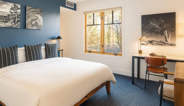Pet-Friendly Escape Near Lake Tahoe w/Hot Tub for Chilly Evenings - Parking