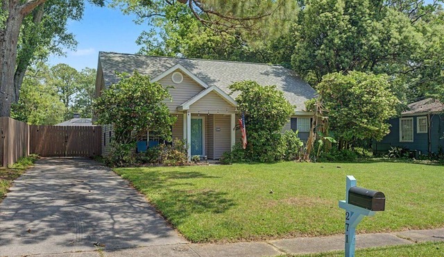Pet Friendly home with secure yard in charming Mid Town Mobile