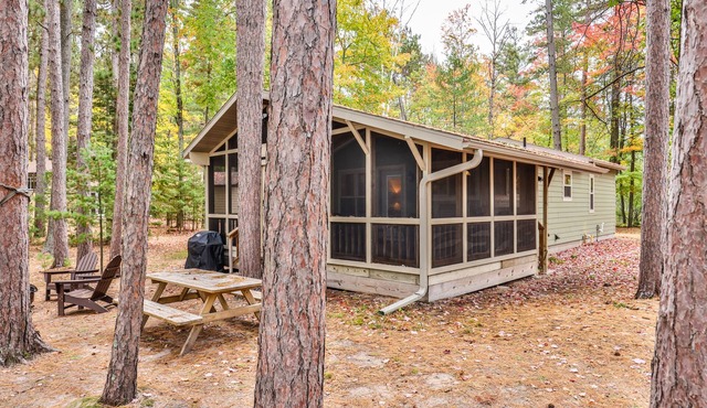 Pet Friendly Lakefront Cottage on Crystal Clear Private Meta Lake!