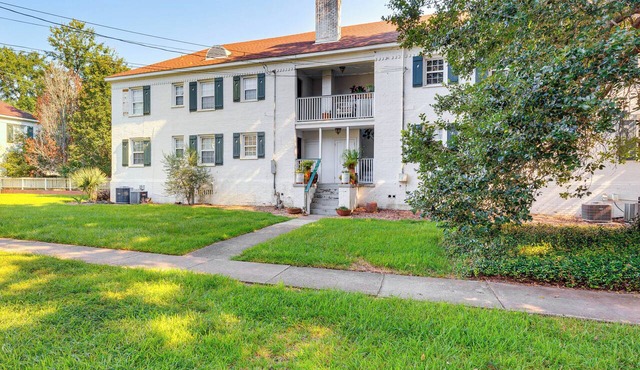 Pet-Friendly Mobile Condo ~ 4 Mi to Downtown!