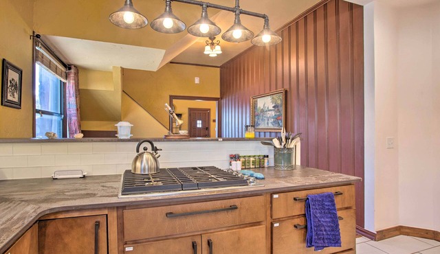 Pet-friendly OKC Home w/Yard ~ 5 Mi to Dtwn!