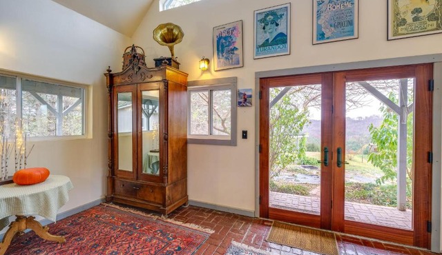 Pet-Friendly Pilot Studio w/Vineyard Views!