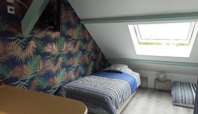 PETIT STUDIO MANSARDE 2 PERSONNES in Neuilly