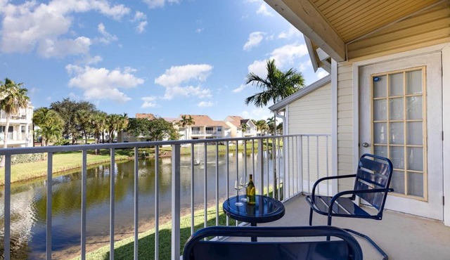 Pondview Modern Farmhouse Condo Half Mile to Beach