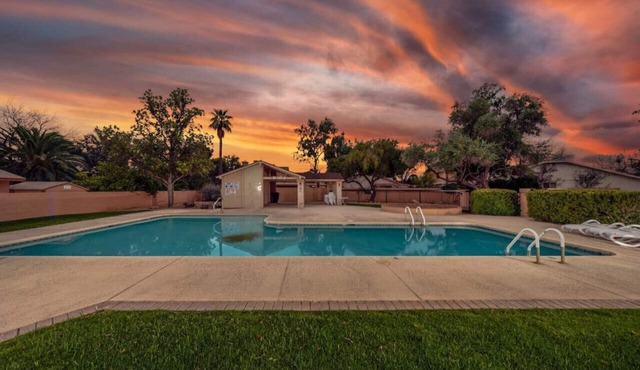 Pool/3 BR & 2 BA/Garage/Quiet/Fenced