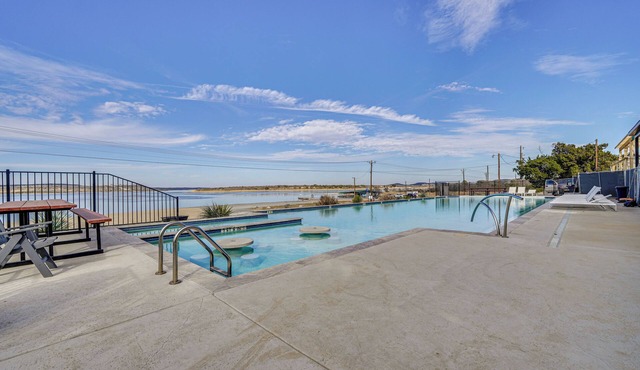 Pool Access, Walk to Water! Possum Kingdom Cabin
