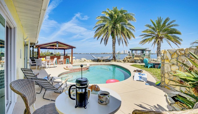 Pool + Game Room: Riverfront Daytona Escape!