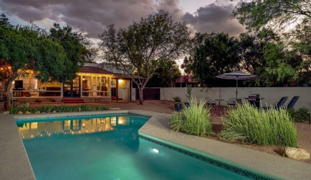 Pool/Historic & Charming/2BR 2BA/Fenced Yard