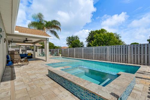 Pool, Hot Tub, Outdoor Kitchen Near Cocoa Beach