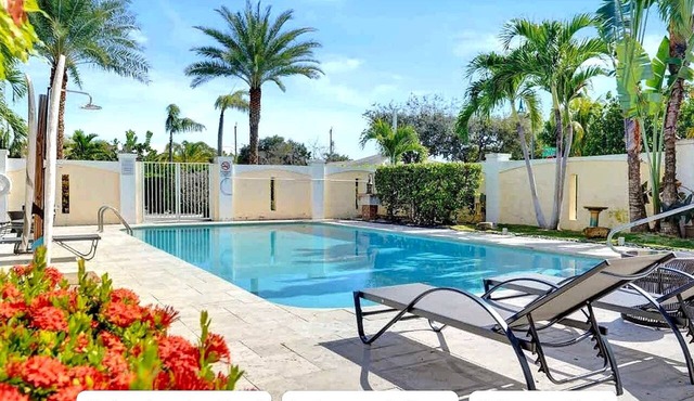Poolside Suite in Lake Worth | 2 Queen Beds