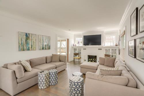 Port Clinton Home w/Lake View - Walk to Beach!