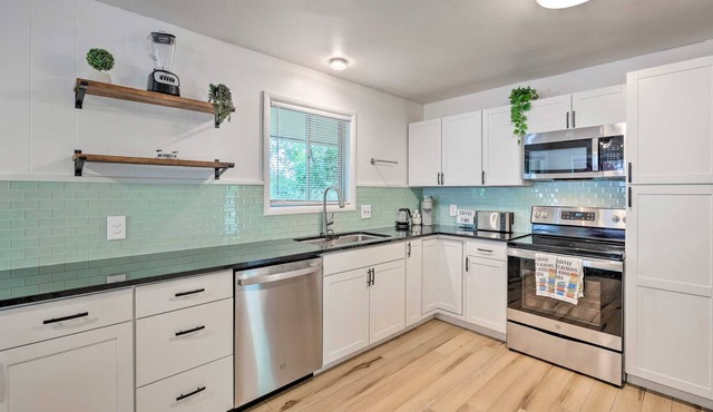 Porter Ave Getaway bungalow in Ogden Utah (Sleeps 5)