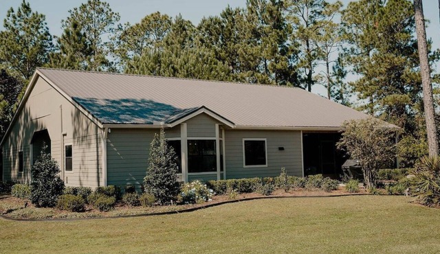 Premium Queen One-Bedroom Cottage