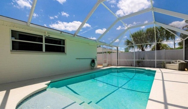 Private 4 bedroom Pool Home w 2 car garage, Walk to the Beach, Dog Friendly
