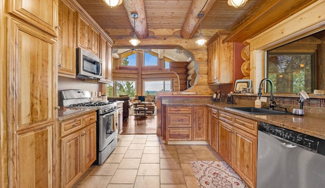 Private and secluded home with balcony, decks, patio, and wildlife views