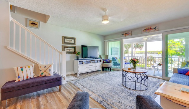 Private Balcony w/Water Views: Welaka Condo!