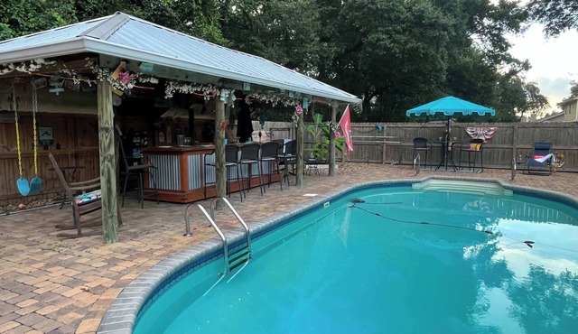 Private Oasis with Pool & Tiki Bar