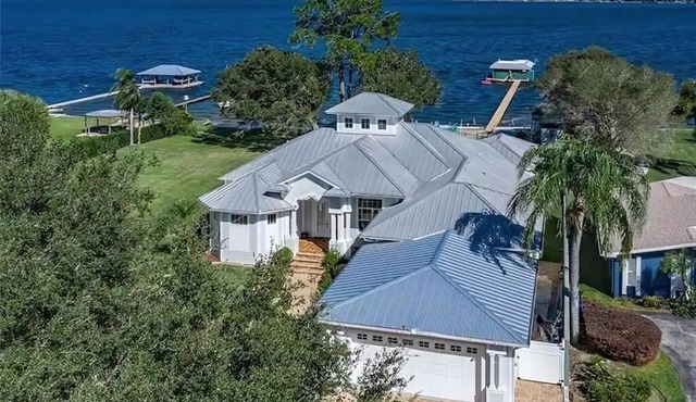 Private Old Florida Lake House Retreat 5 bedroom 4 bathroom home away from home