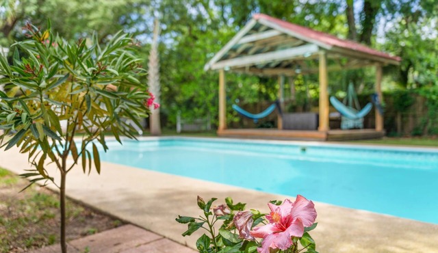 Private Paradise Pool and Arcade! Home away from home for the family.