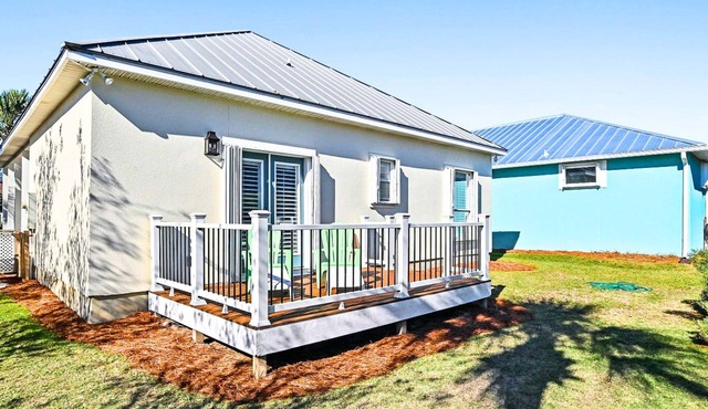 Private Single-Story Home in Gated Maravilla Sleeps 9 Walk to Beach