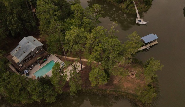 Private Waterfront Retreat