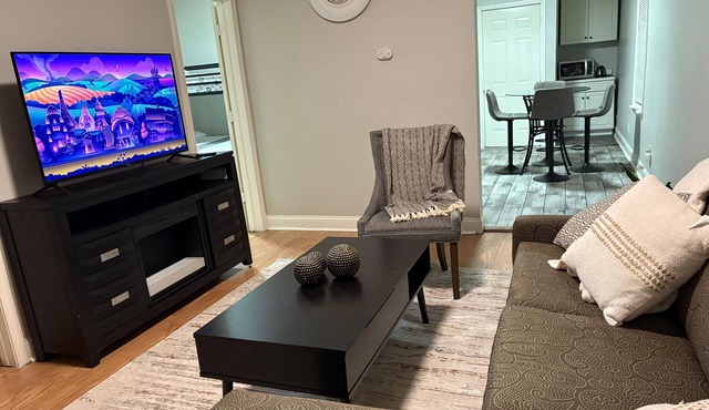 Quaint 2-bedroom apartment in welcoming Hamtramck neighborhood