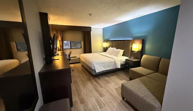 Quality Inn & Suites Detroit Metro Airport