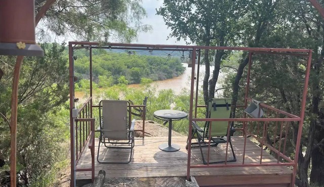 Quiet cabin on the Brazos