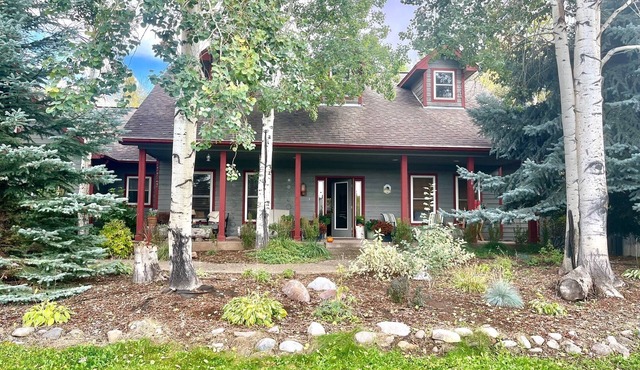 Ranch style home - walking distance to downtown Carbondale & golf; 30 min skiing