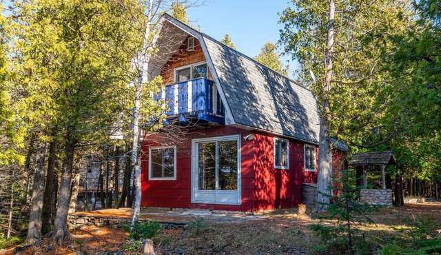 Red Barn | WATERFRONT | Private | TOBERMORY | A-Frame | PET FRIENDLY