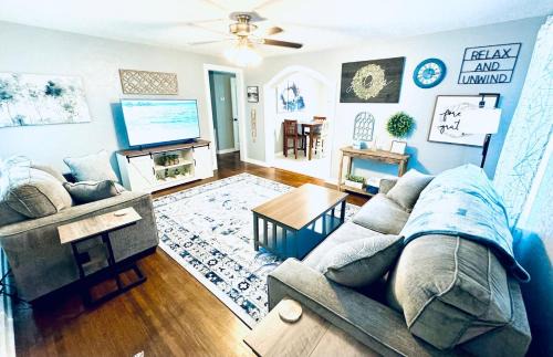 Relax & Unwind in 2BR 1BA Home in Quiet Neighborhood
