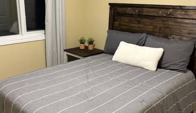 Relaxing quaint full 3 bedroom!