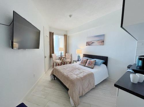 Renovated Beach Front Studio - Hawaiian Inn Resort