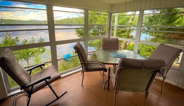 Renovated Cottage On Lake / Hot Tub / Canoe / WiFi
