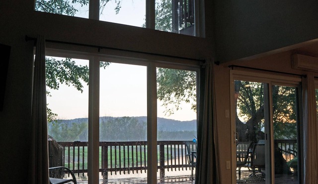 Riverfront 3 King Bedroom Home With Amazing Waterfront Views
